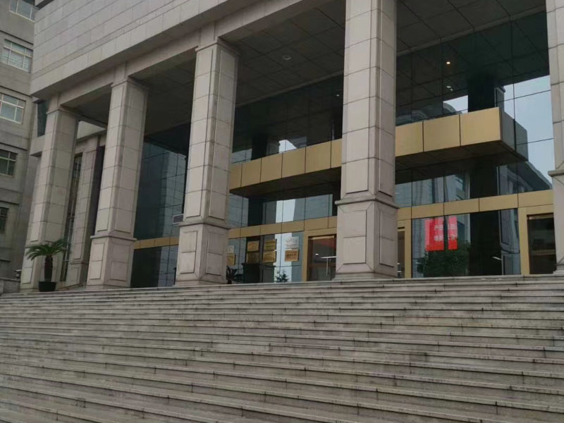 頻仍交易賺取客戶高額手續費，上海刑事案件律師來講講假期貨騙局